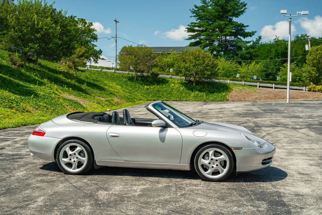 2001 Porsche 996 Carrera 4 - Image 17 of 31