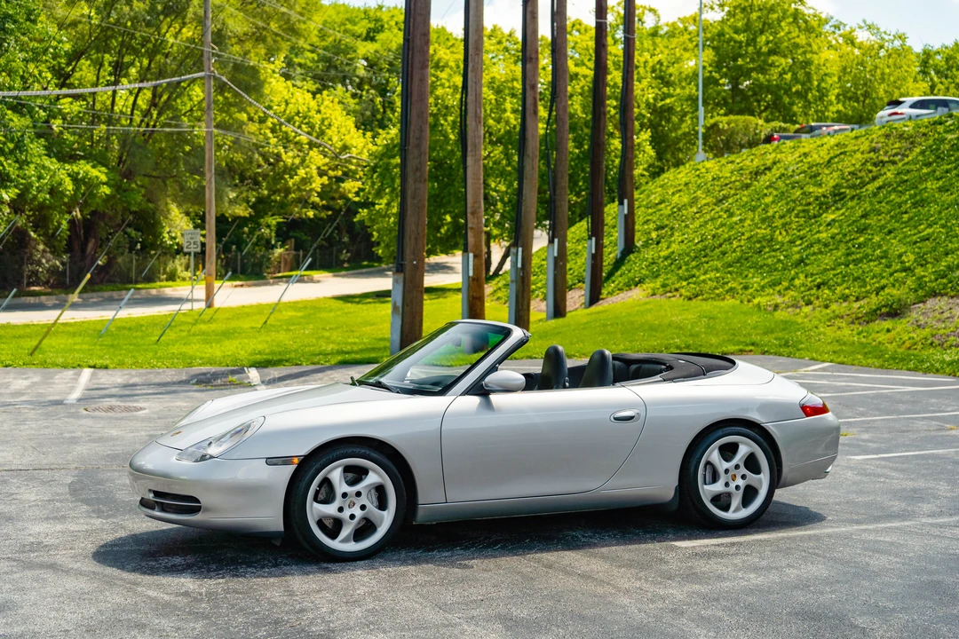 2001 Porsche 996 Carrera 4 - Image 8 of 31