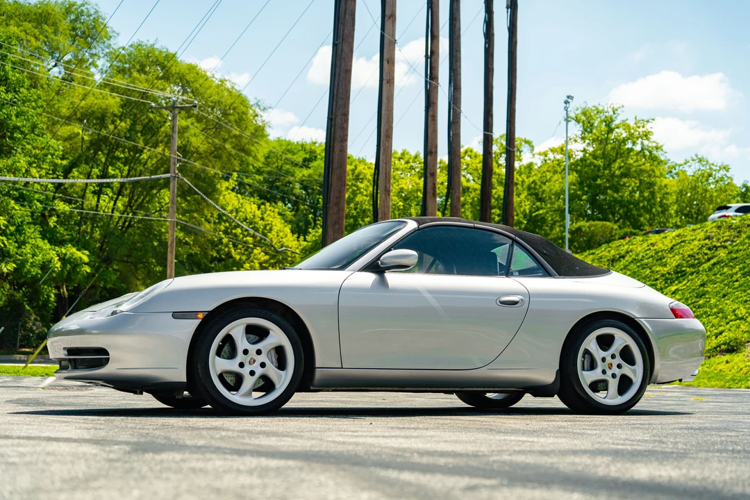 2001 Porsche 996 Carrera 4 - Image 25 of 31