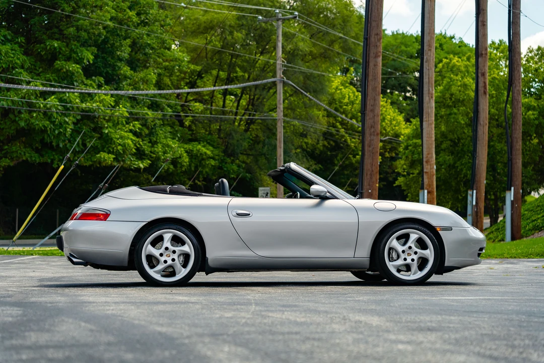 2001 Porsche 996 Carrera 4 - Image 17 of 31