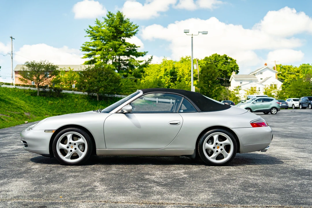 2001 Porsche 996 Carrera 4 - Image 26 of 31
