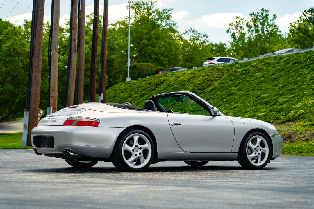 2001 Porsche 996 Carrera 4 - Image 16 of 31
