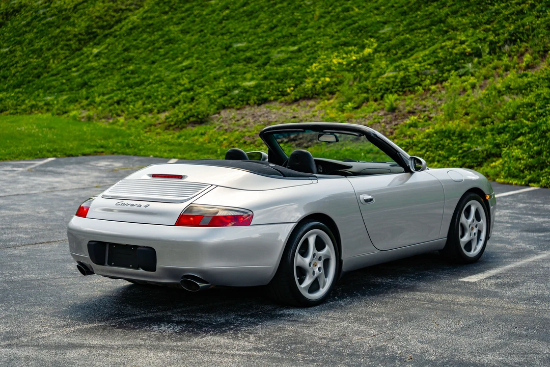 2001 Porsche 996 Carrera 4 - Image 14 of 31