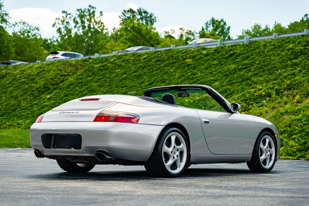 2001 Porsche 996 Carrera 4 - Image 15 of 31