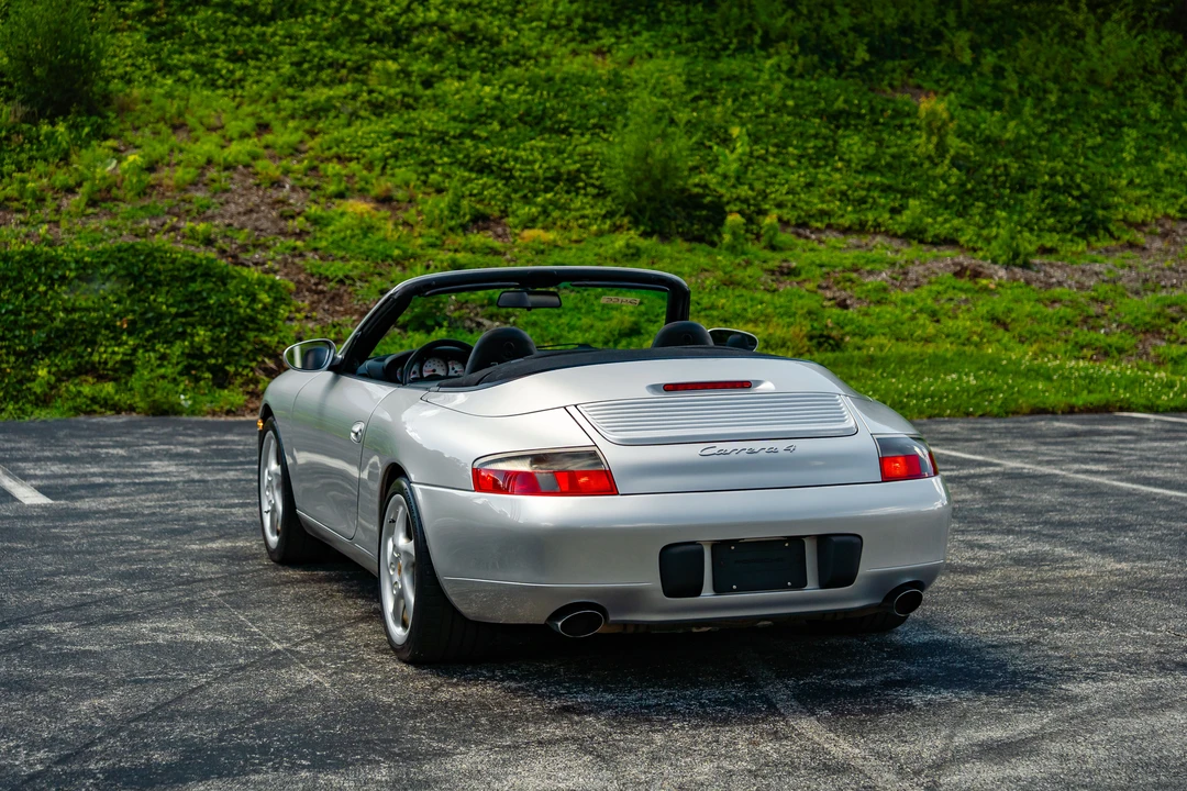 2001 Porsche 996 Carrera 4 - Image 11 of 31