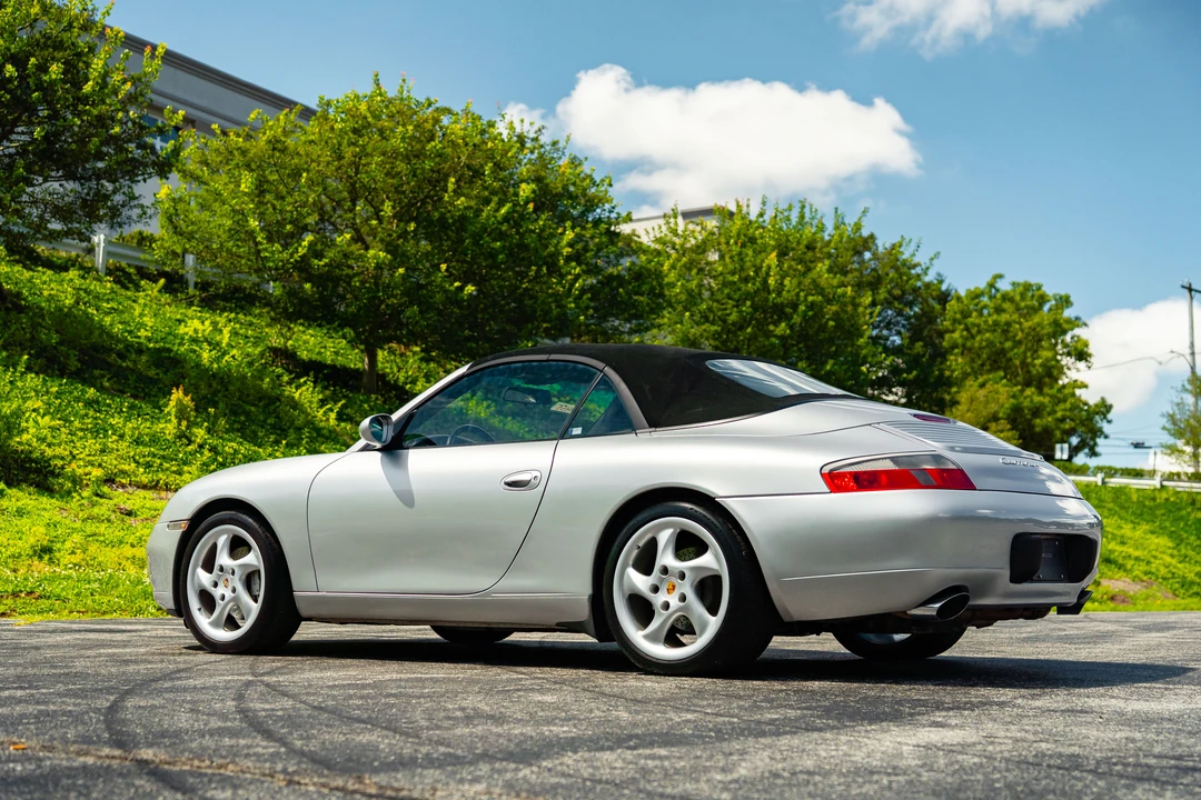 2001 Porsche 996 Carrera 4 - Image 27 of 31