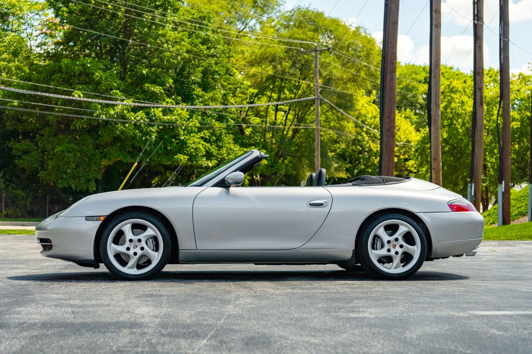2001 Porsche 996 Carrera 4 - Image 9 of 31