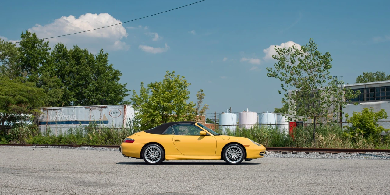 2001 Porsche 996 Carrera - Image 16 of 31