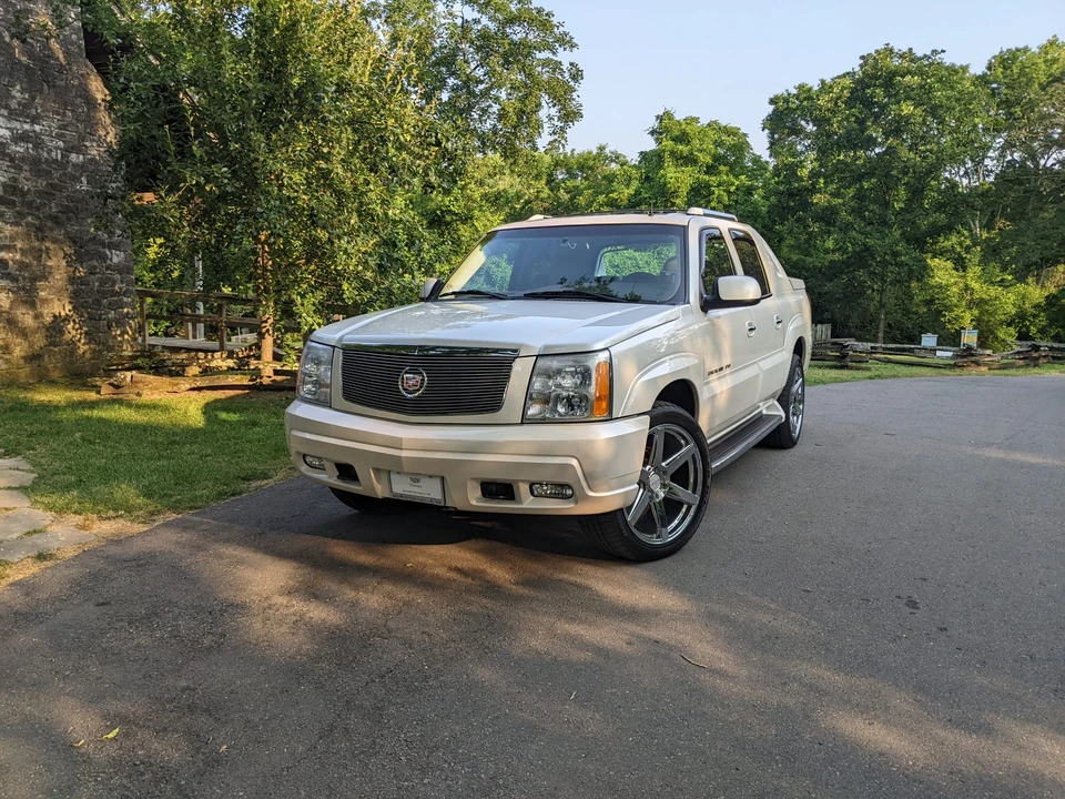 2002 Cadillac Escalade & EXT 2nd Gen - Image 8 of 31