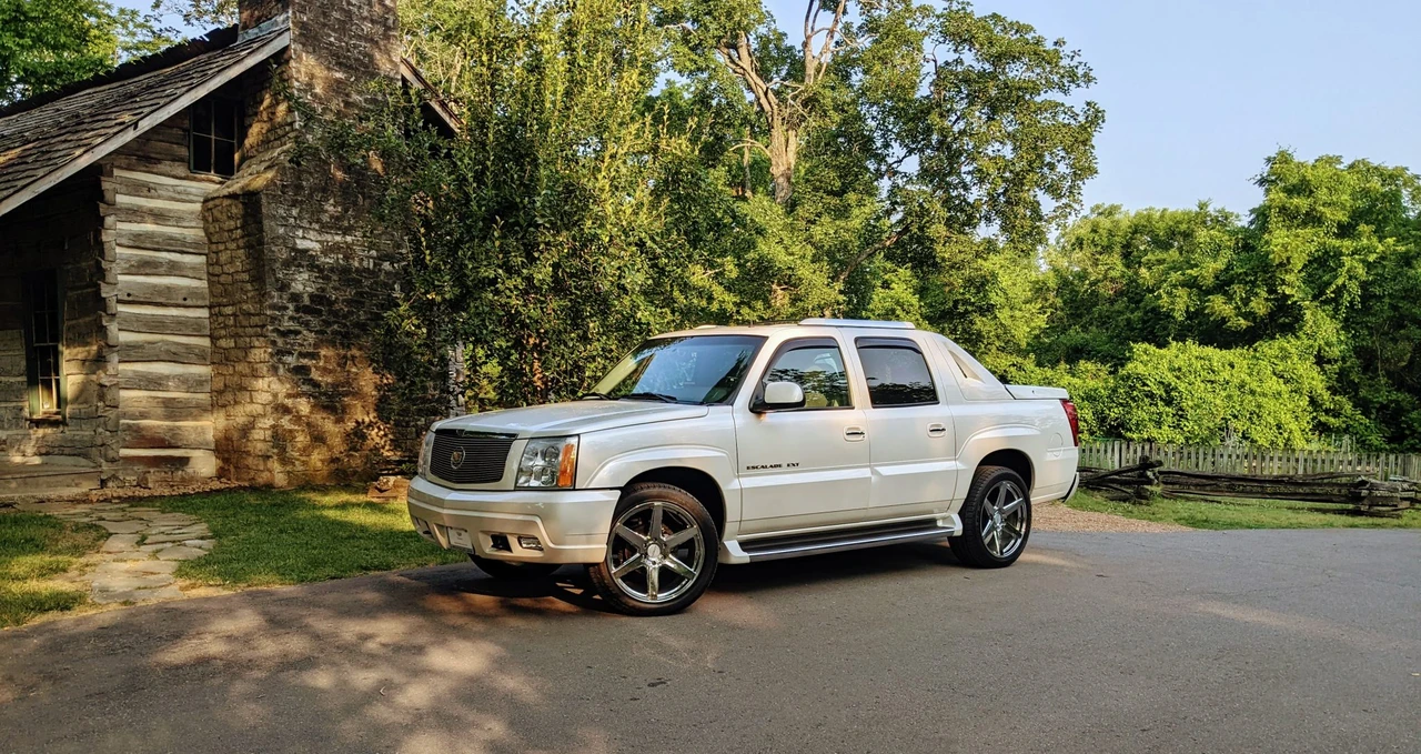 2002 Cadillac Escalade & EXT 2nd Gen - Image 4 of 31