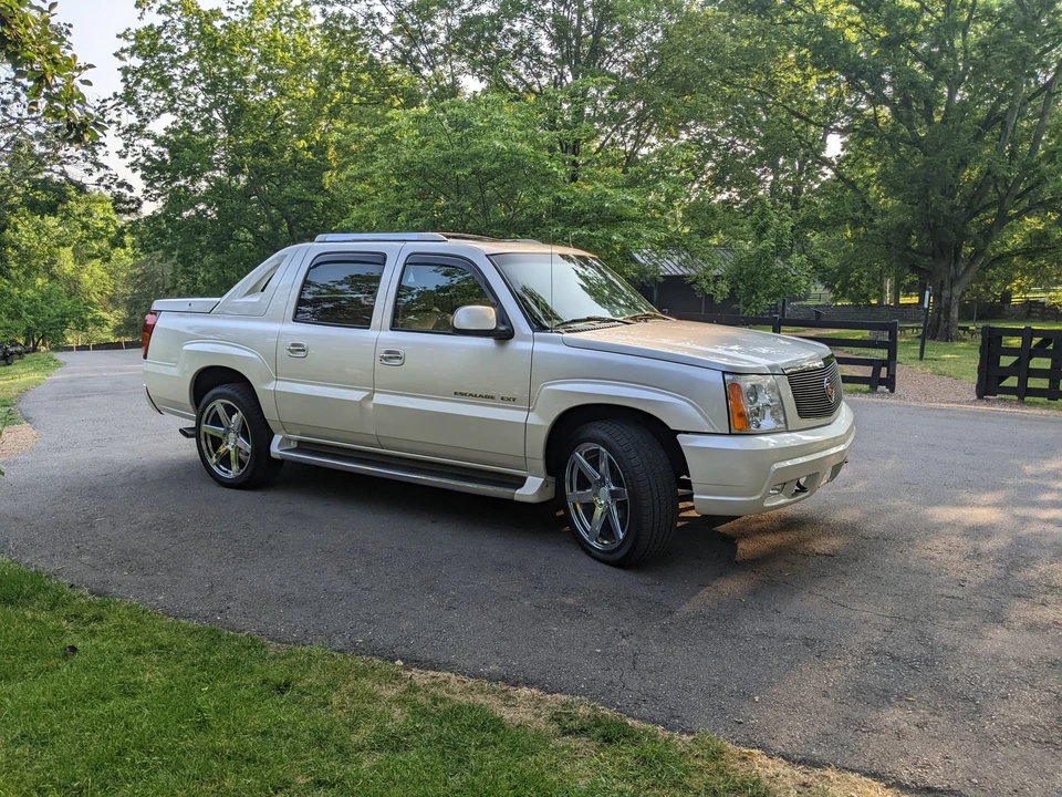 2002 Cadillac Escalade & EXT 2nd Gen - Image 17 of 31