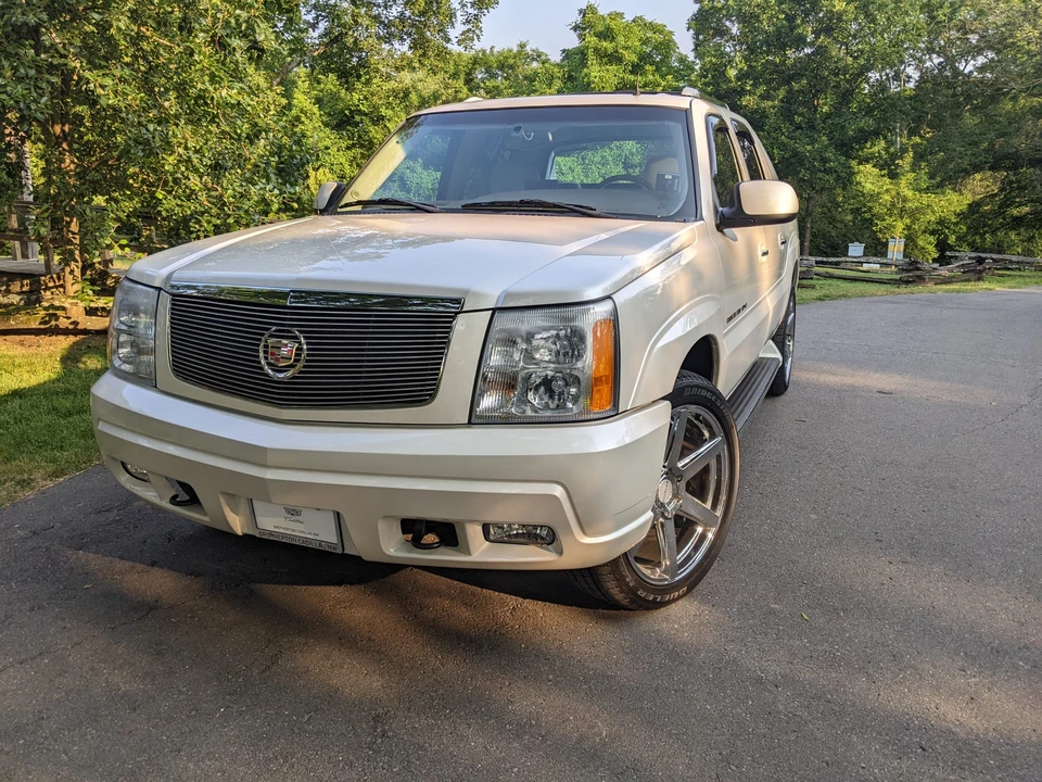 2002 Cadillac Escalade & EXT 2nd Gen - Image 9 of 31