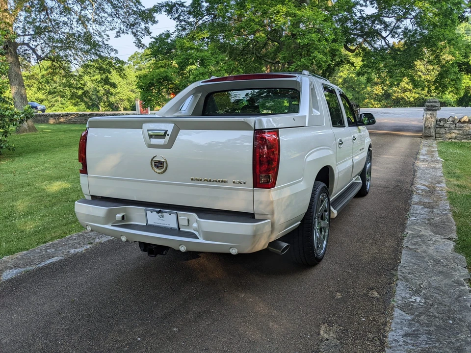 2002 Cadillac Escalade & EXT 2nd Gen - Image 28 of 31