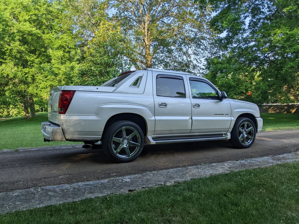 2002 Cadillac Escalade & EXT 2nd Gen - Image 24 of 31