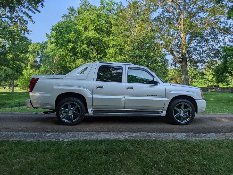 2002 Cadillac Escalade & EXT 2nd Gen - Image 22 of 31