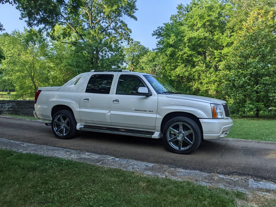 2002 Cadillac Escalade & EXT 2nd Gen - Image 18 of 31