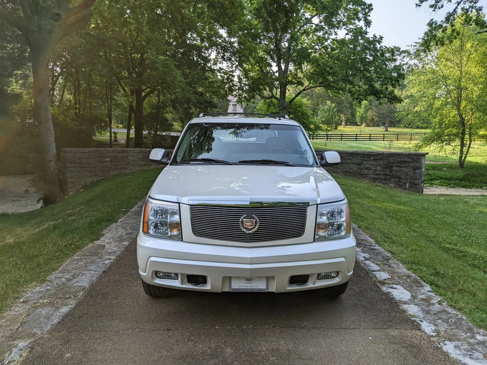 2002 Cadillac Escalade & EXT 2nd Gen - Image 10 of 31