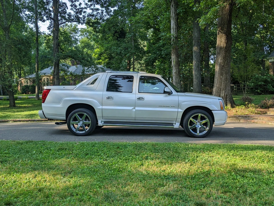 2002 Cadillac Escalade & EXT 2nd Gen - Image 21 of 31