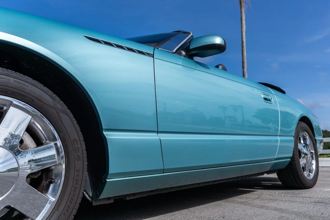 2002 Ford Thunderbird 11th Gen - Image 27 of 31