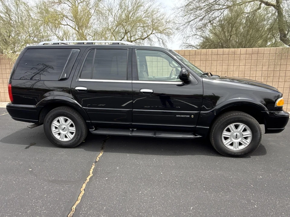 2002 Lincoln Navigator 1st Gen - Image 19 of 31