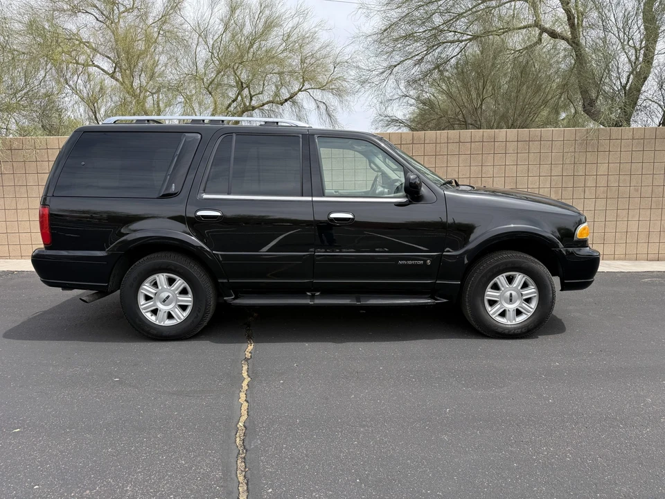 2002 Lincoln Navigator 1st Gen - Image 18 of 31