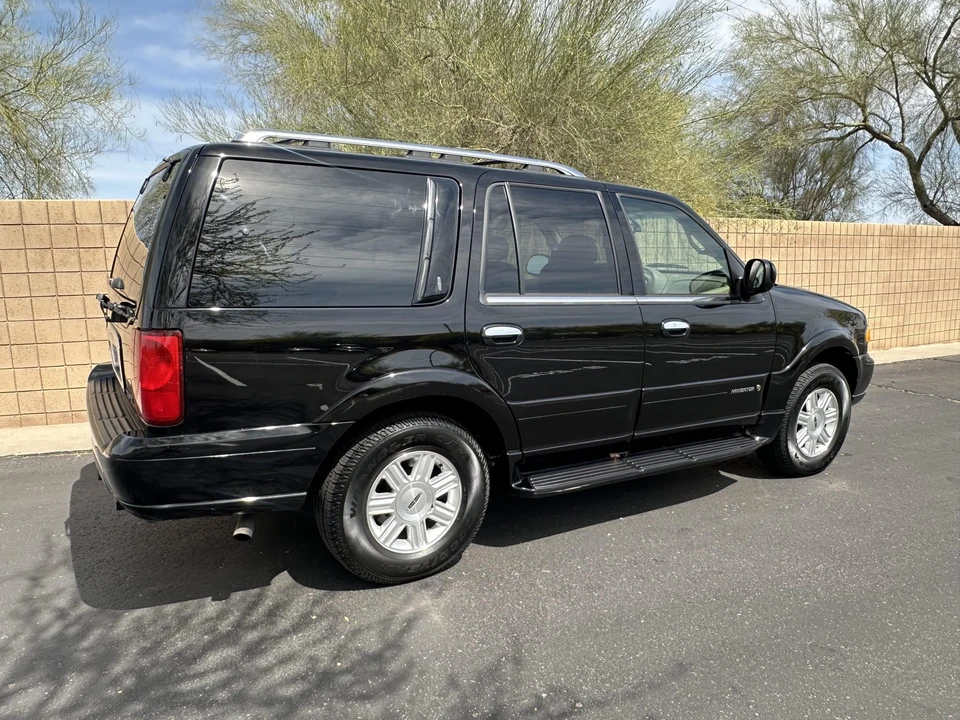 2002 Lincoln Navigator 1st Gen - Image 17 of 31