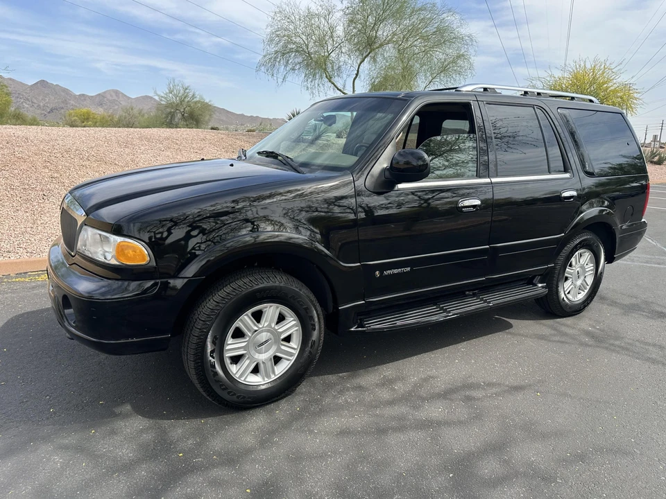2002 Lincoln Navigator 1st Gen - Image 4 of 31