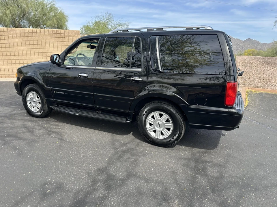 2002 Lincoln Navigator 1st Gen - Image 10 of 31