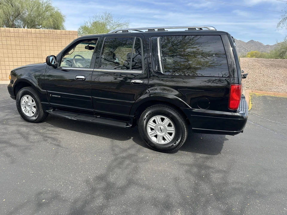 2002 Lincoln Navigator 1st Gen - Image 9 of 31