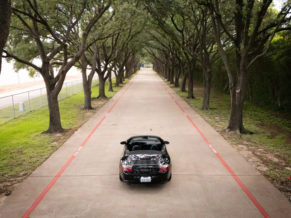 2002 Porsche 996 Carrera 4 - Image 5 of 31