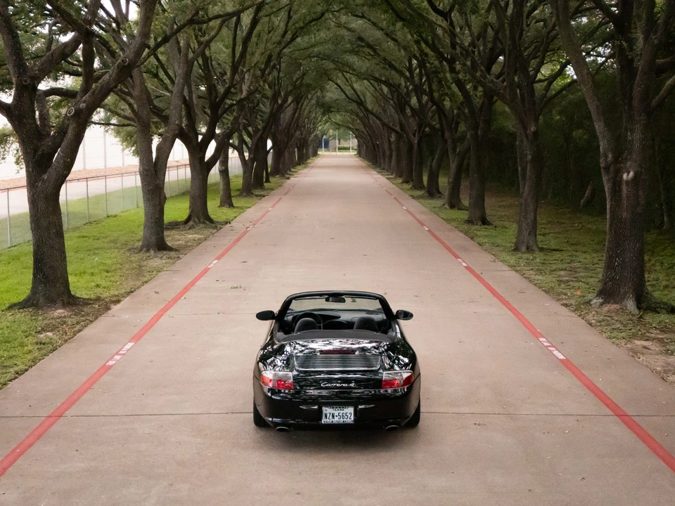 2002 Porsche 996 Carrera 4 - Image 6 of 31