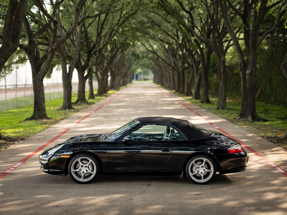 2002 Porsche 996 Carrera 4 - Image 26 of 31