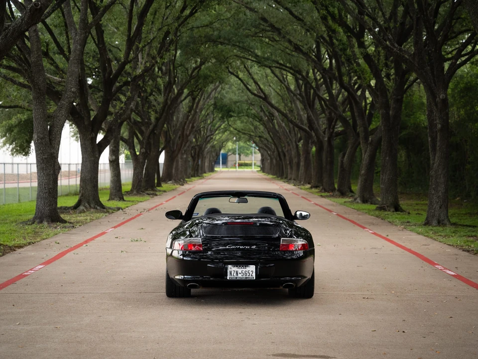 2002 Porsche 996 Carrera 4 - Image 8 of 31