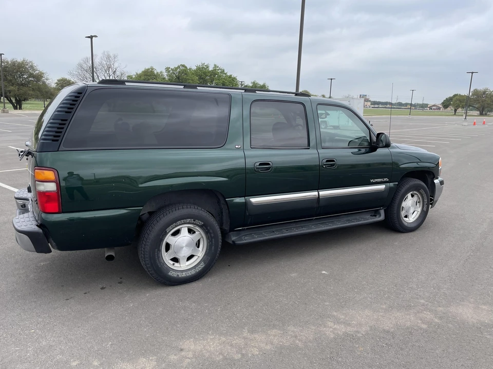 2003 GMC Yukon 2nd Gen - Image 3 of 31