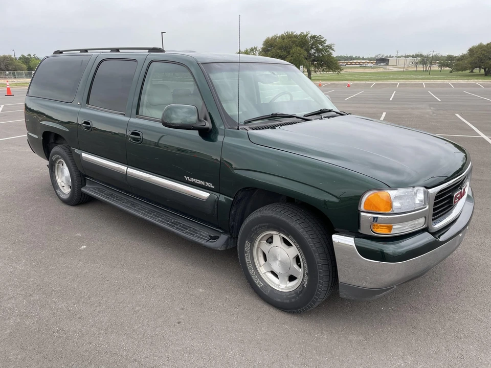 2003 GMC Yukon 2nd Gen - Image 2 of 31