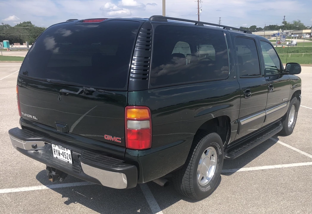 2003 GMC Yukon 2nd Gen - Image 19 of 31