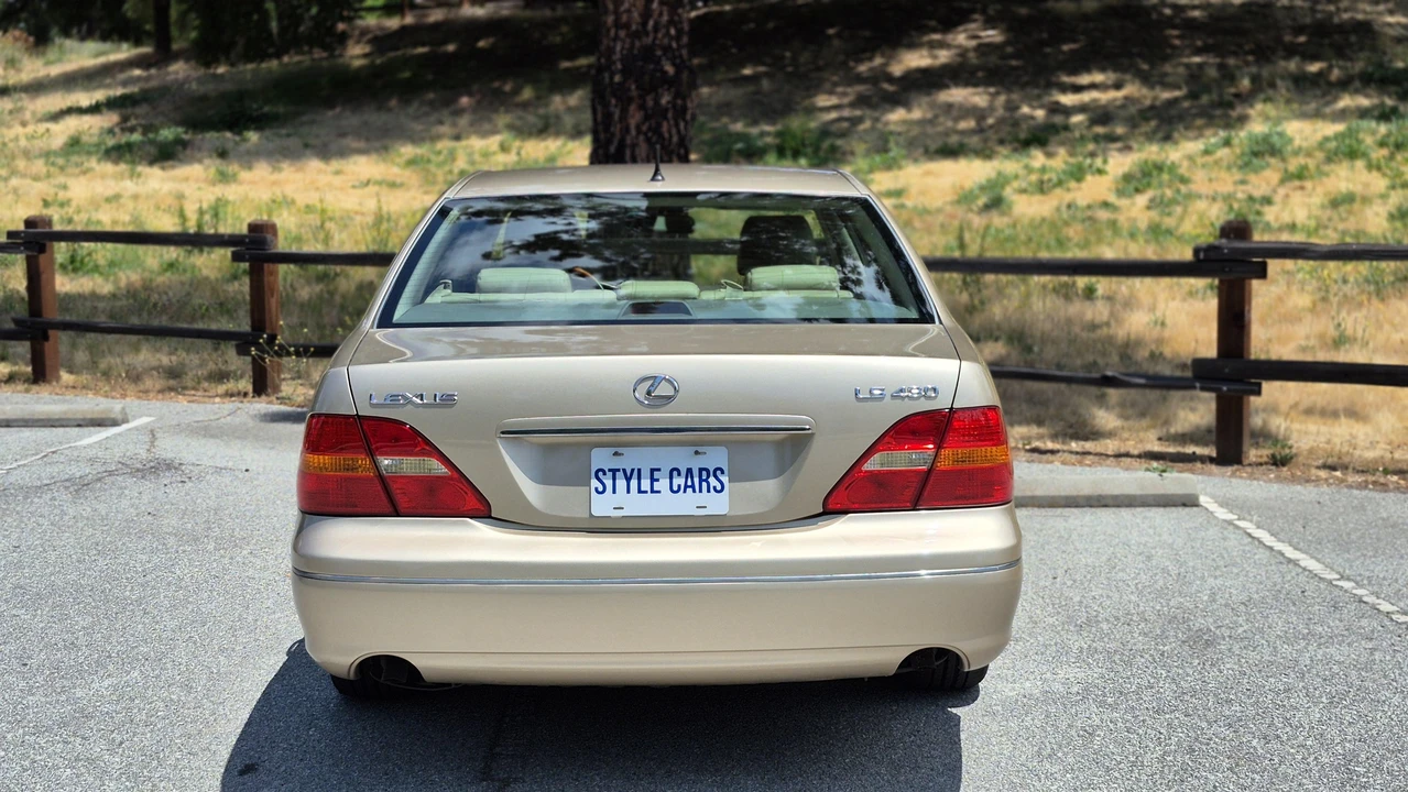 2003 Lexus LS 3rd Gen - Image 23 of 31
