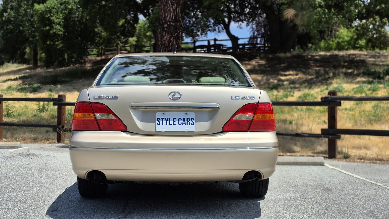 2003 Lexus LS 3rd Gen - Image 24 of 31