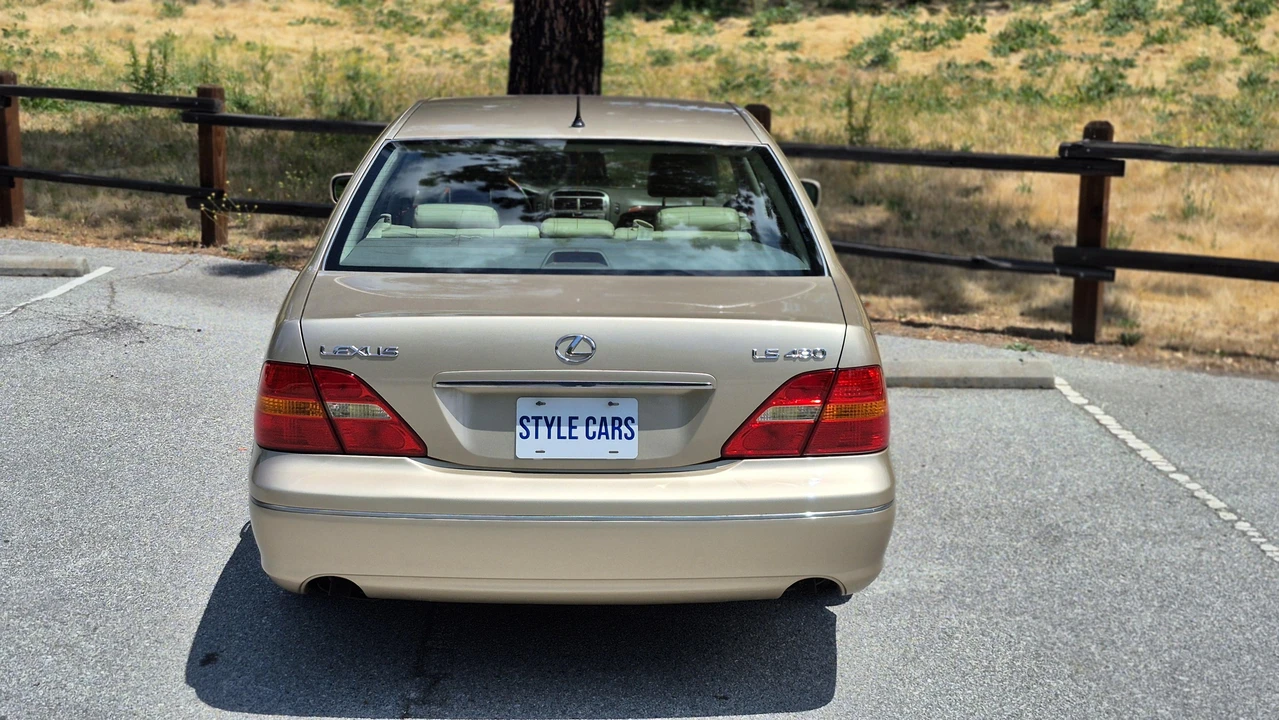 2003 Lexus LS 3rd Gen - Image 22 of 31