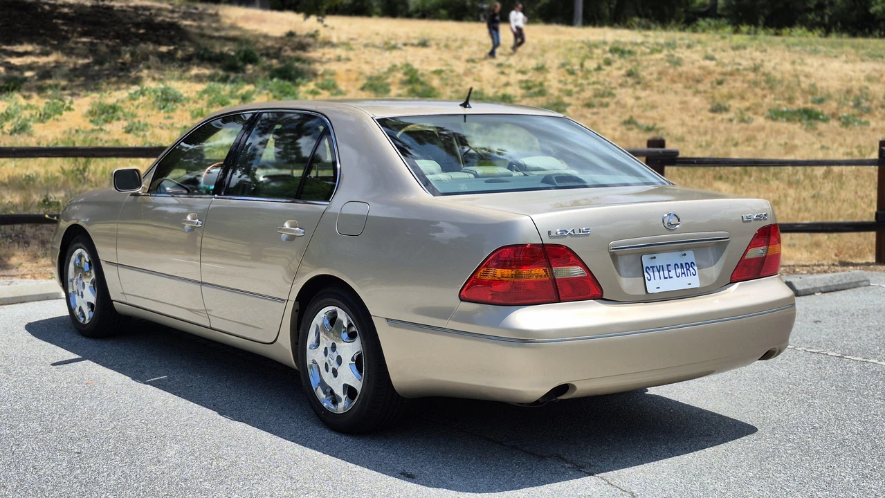 2003 Lexus LS 3rd Gen - Image 25 of 31