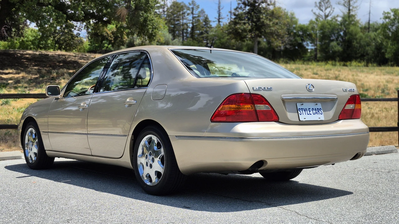2003 Lexus LS 3rd Gen - Image 26 of 31