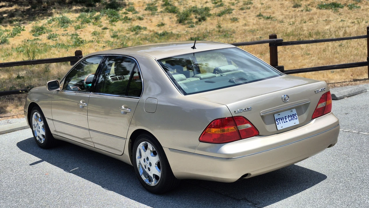 2003 Lexus LS 3rd Gen - Image 27 of 31