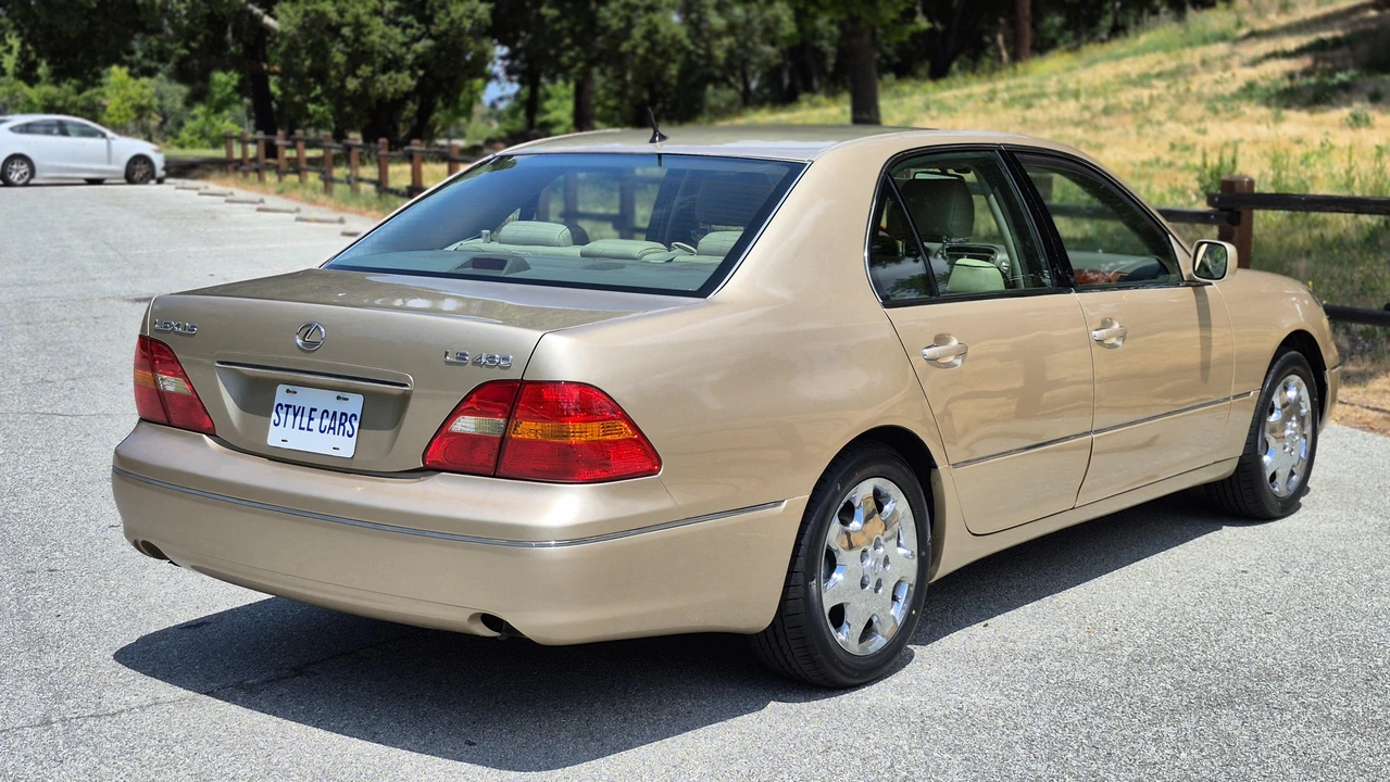 2003 Lexus LS 3rd Gen - Image 20 of 31
