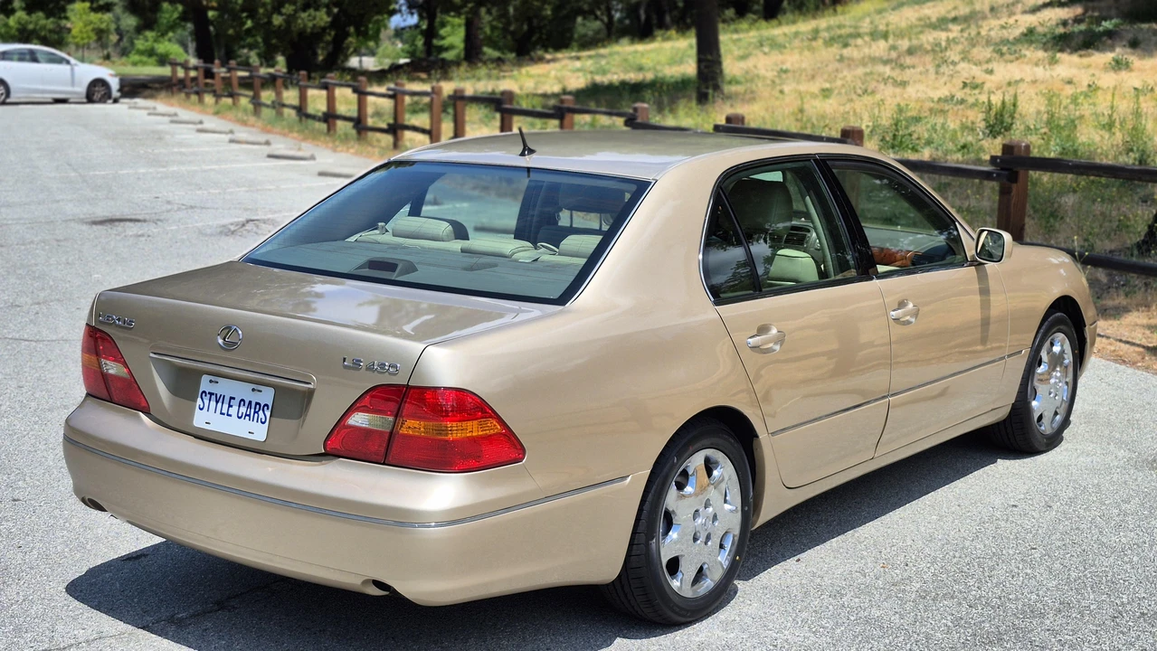 2003 Lexus LS 3rd Gen - Image 19 of 31