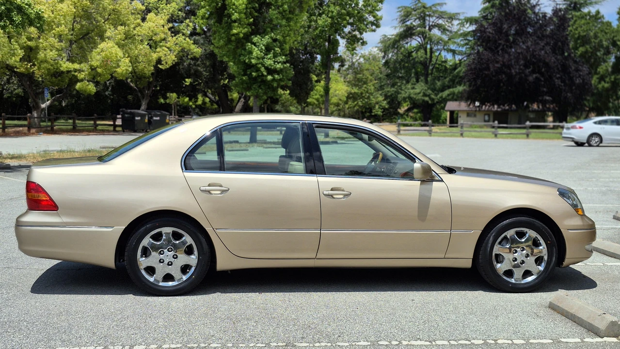 2003 Lexus LS 3rd Gen - Image 16 of 31