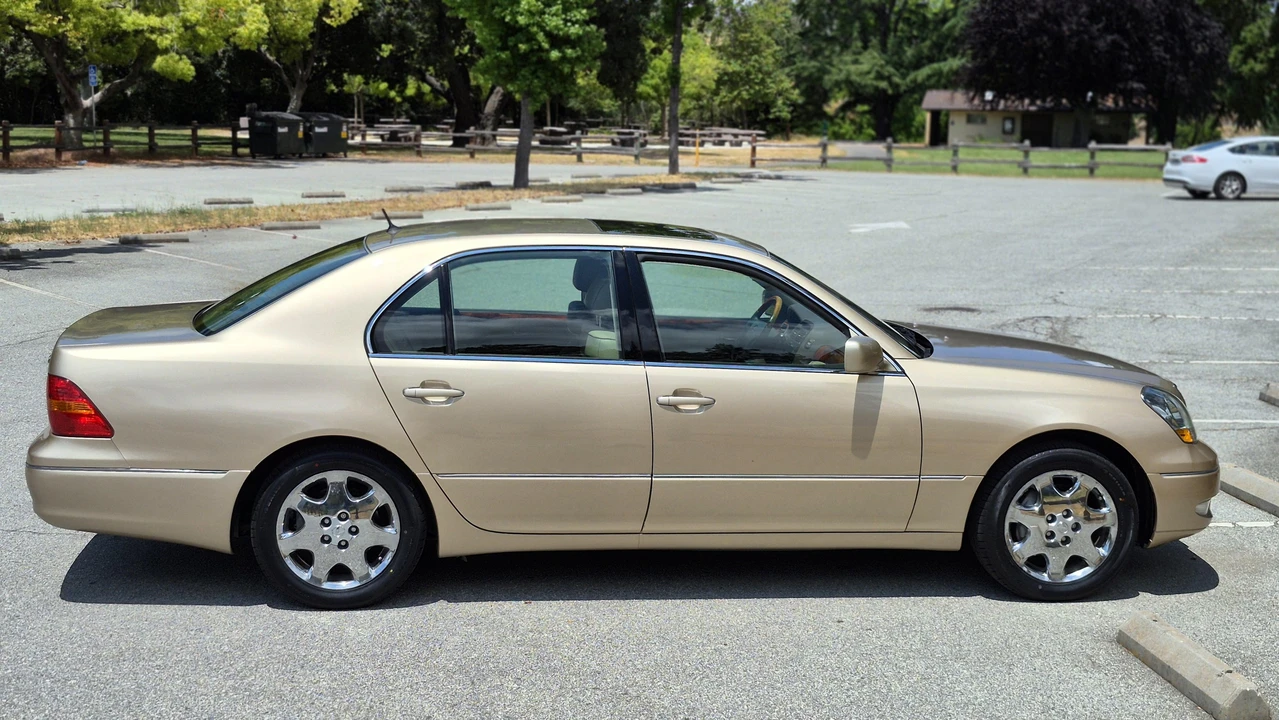 2003 Lexus LS 3rd Gen - Image 18 of 31