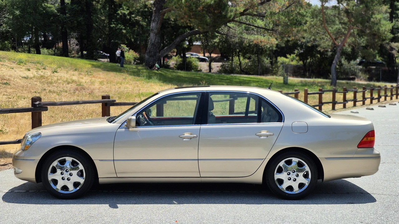 2003 Lexus LS 3rd Gen - Image 28 of 31
