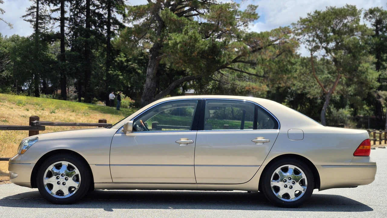 2003 Lexus LS 3rd Gen - Image 29 of 31