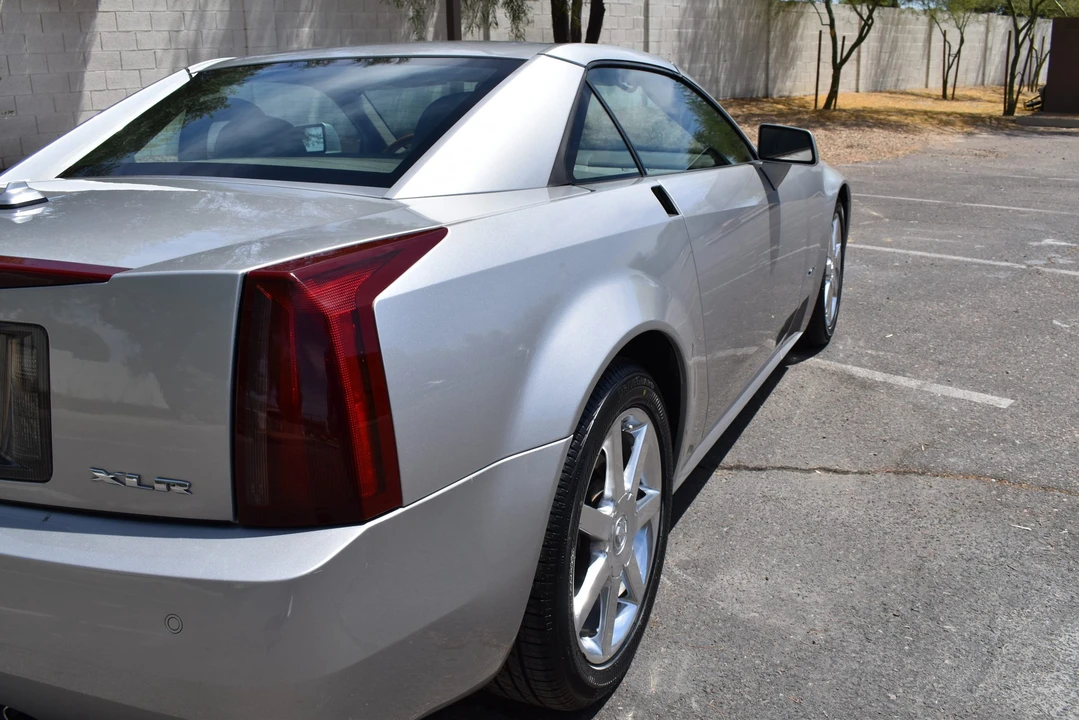 2004 Cadillac XLR - Image 12 of 31