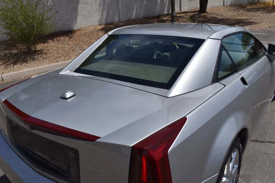 2004 Cadillac XLR - Image 29 of 31